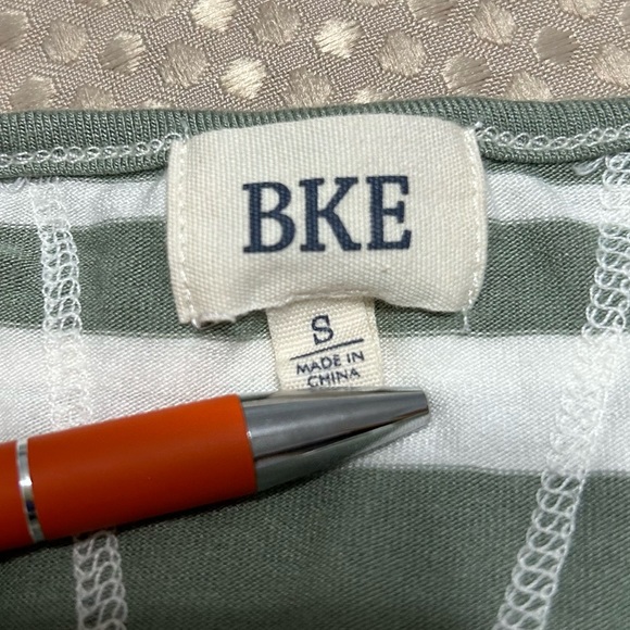 BKE Deep V-Neck Striped Shirt - Picture 4 of 6